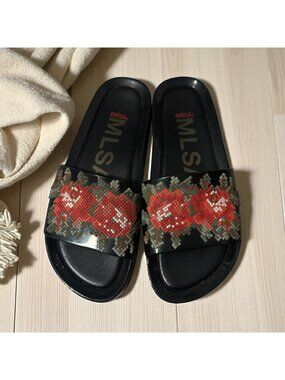 MELISSA Rose Faux Needlepoint Pool Slides Sandals Size US 9 / EUR 40